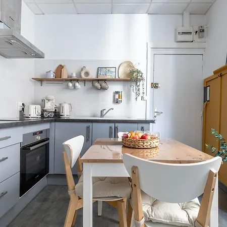1er Etage Pieton Place De La Pierre Lejlighed *