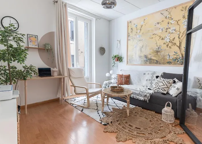 Apartment 1er Etage Pieton Place De La Pierre *